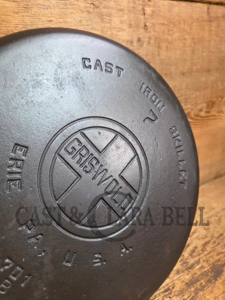Griswold #7 Skillet with Large Block Logo and Smooth Bottom 701 B Skillet