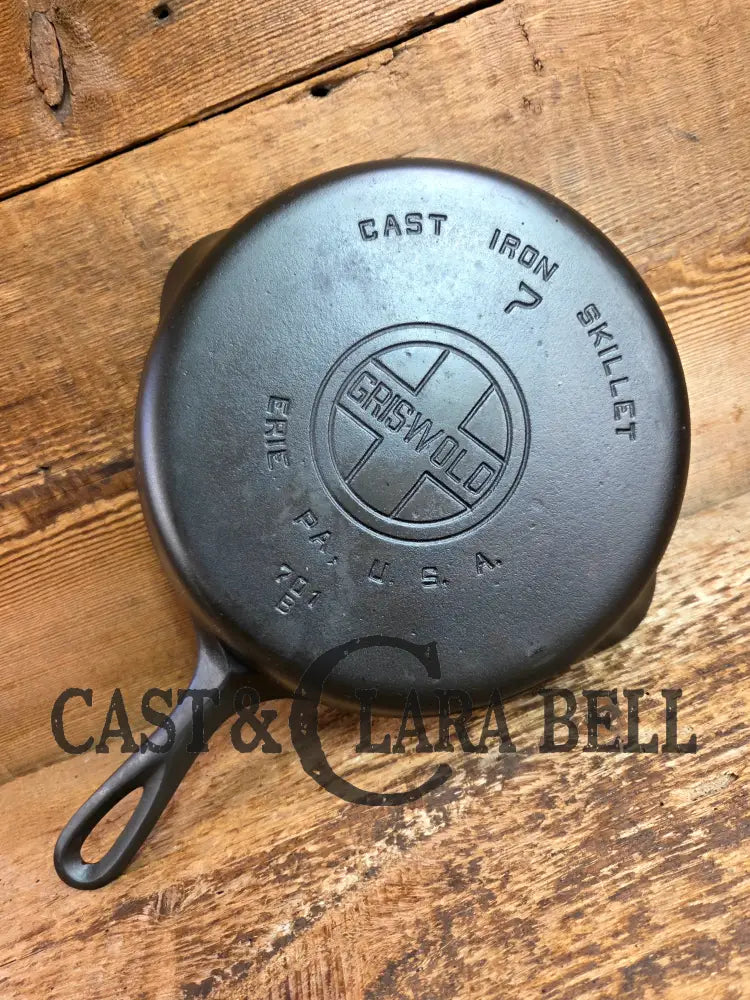 Griswold #7 Skillet with Large Block Logo and Smooth Bottom 701 B Skillet