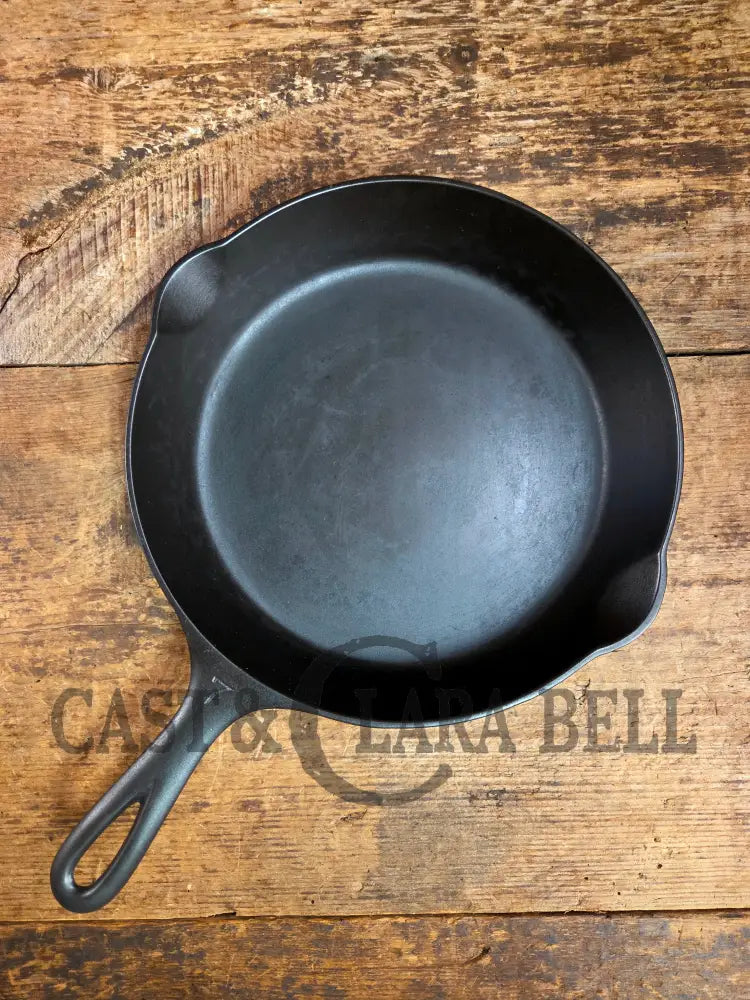 Griswold #7 Skillet with Large Block Logo and Smooth Bottom 701 B Skillet