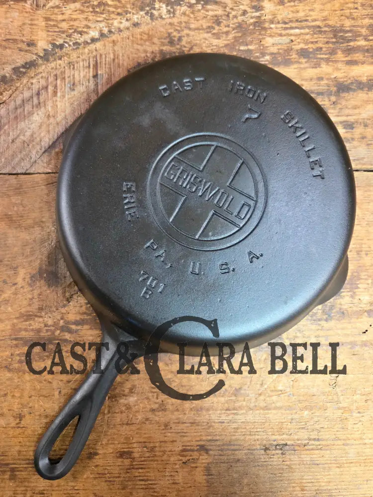 Griswold #7 Skillet with Large Block Logo and Smooth Bottom 701 B Skillet