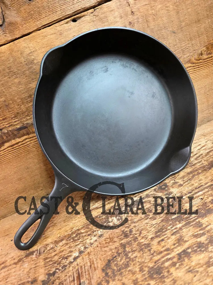 Griswold #7 Skillet with Large Block Logo and Smooth Bottom 701 B Skillet