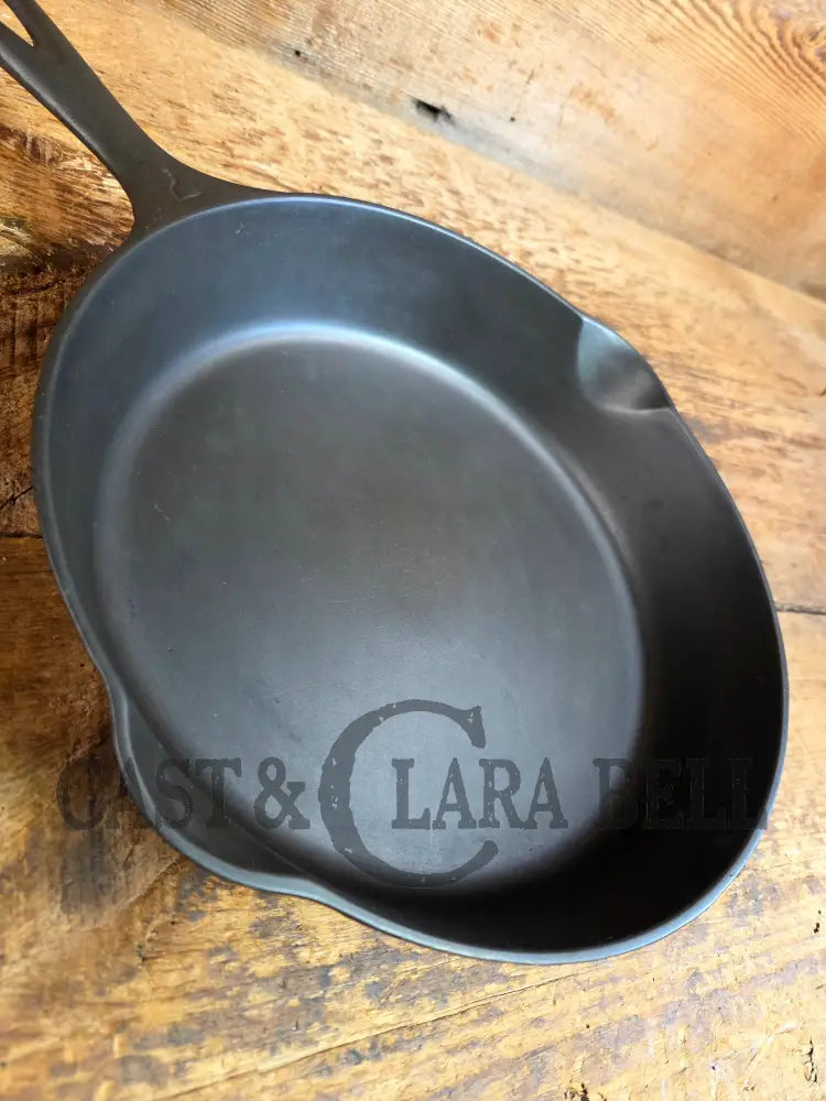 Griswold #7 Skillet with Large Block Logo and Smooth Bottom 701 B Early Handle - Skillet