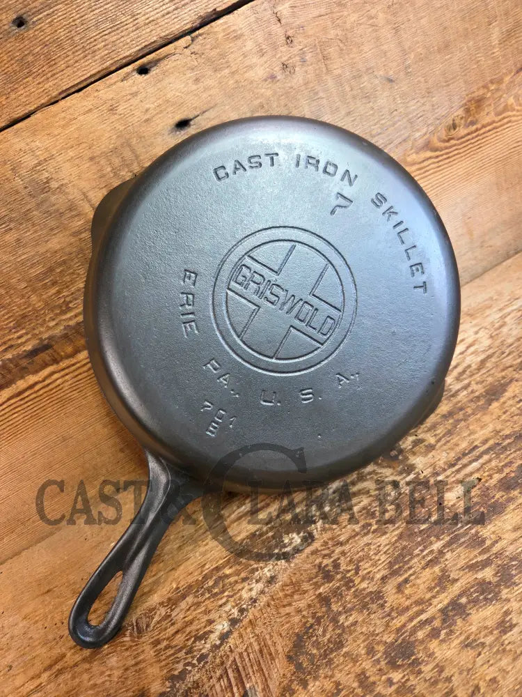 Griswold #7 Skillet with Large Block Logo and Smooth Bottom 701 B Early Handle - Skillet