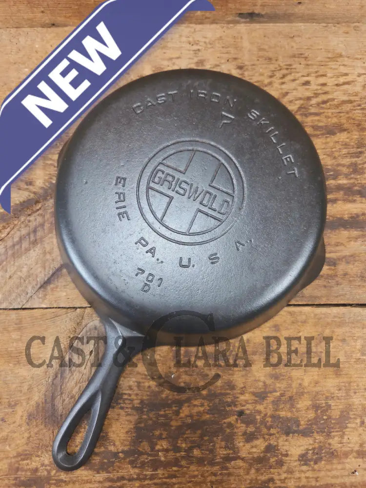 Griswold #7 Skillet with Large Block Logo and Smooth Bottom 701 D - Skillet