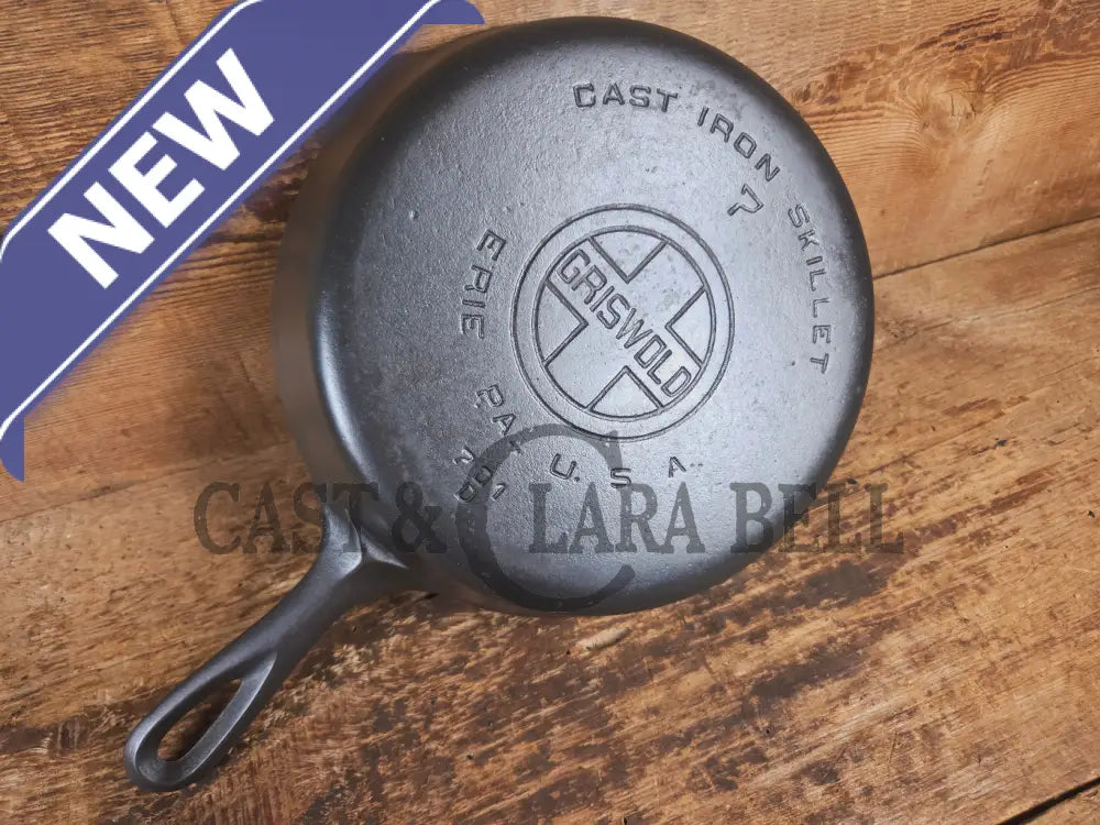 Griswold #7 Skillet with Large Block Logo and Smooth Bottom 701 D - Skillet