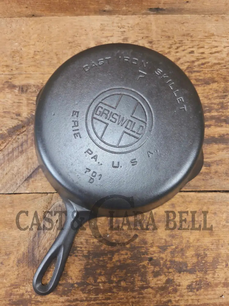 Griswold #7 Skillet with Large Block Logo and Smooth Bottom 701 D - Skillet