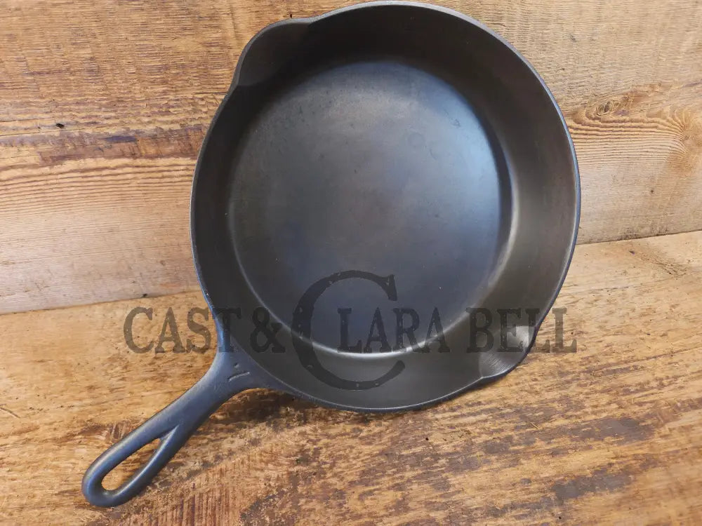 Griswold #7 Skillet with Large Block Logo and Smooth Bottom 701 D Flat Handle - Skillet