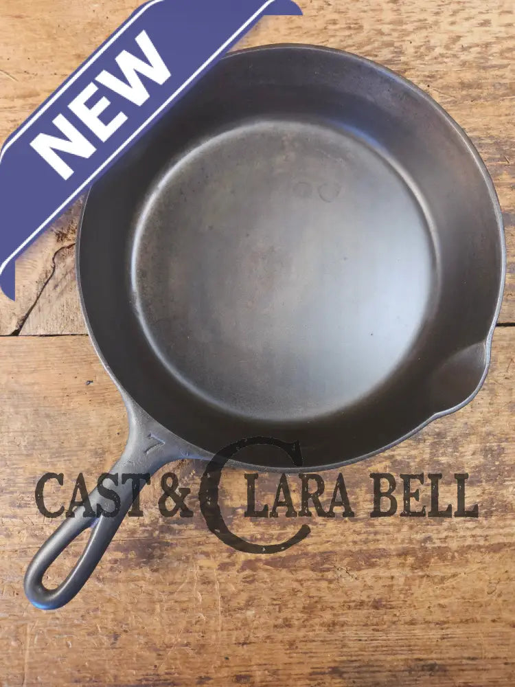 Griswold #7 Skillet with Large Block Logo and Smooth Bottom 701 D Flat Handle - Skillet