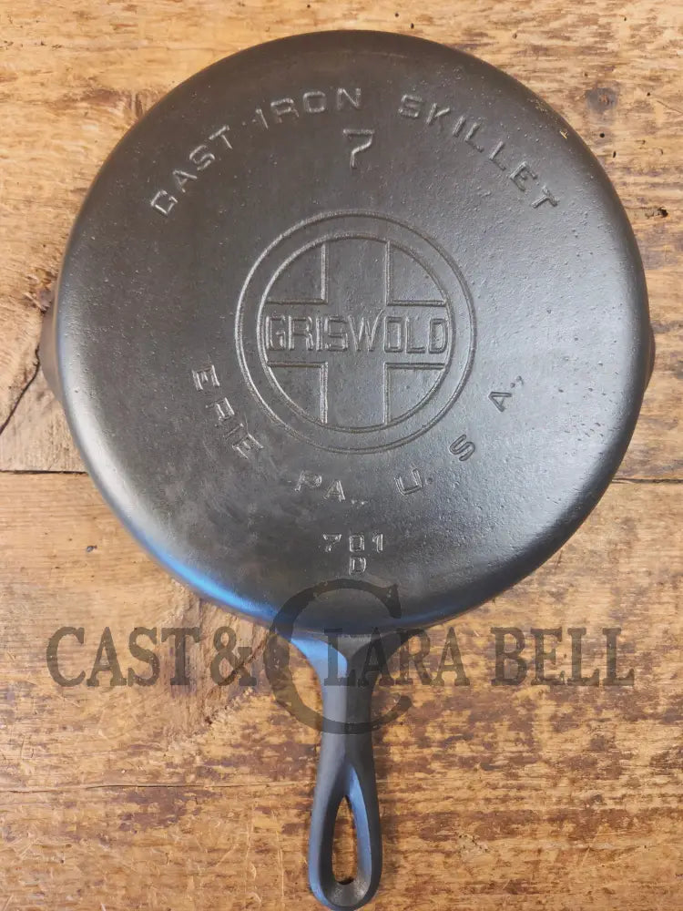 Griswold #7 Skillet with Large Block Logo and Smooth Bottom 701 D Flat Handle - Skillet