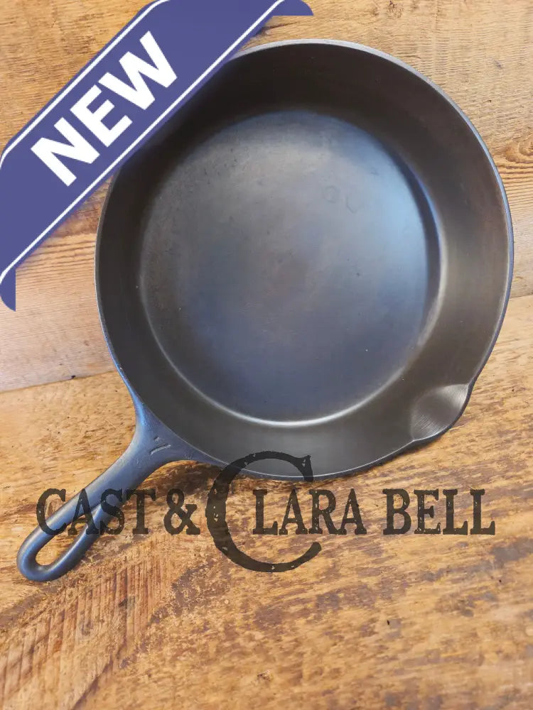 Griswold #7 Skillet with Large Block Logo and Smooth Bottom 701 D Flat Handle - Skillet