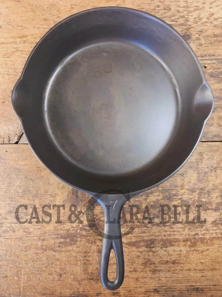 Griswold #7 Skillet with Large Block Logo and Smooth Bottom 701 D Flat Handle - Skillet
