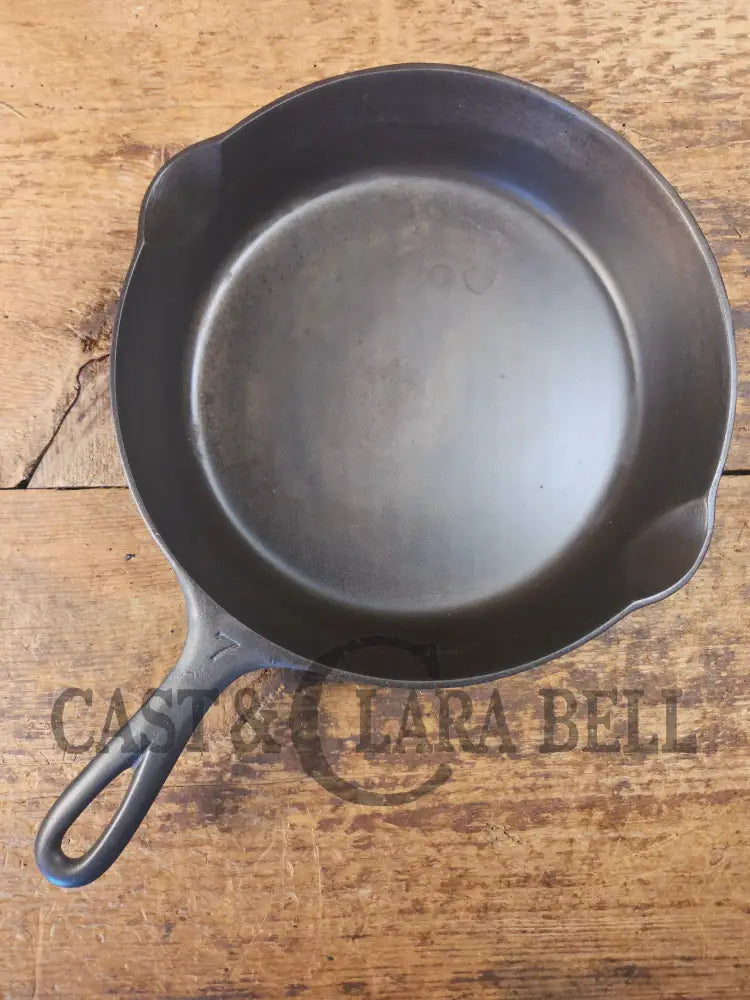 Griswold #7 Skillet with Large Block Logo and Smooth Bottom 701 D Flat Handle - Skillet