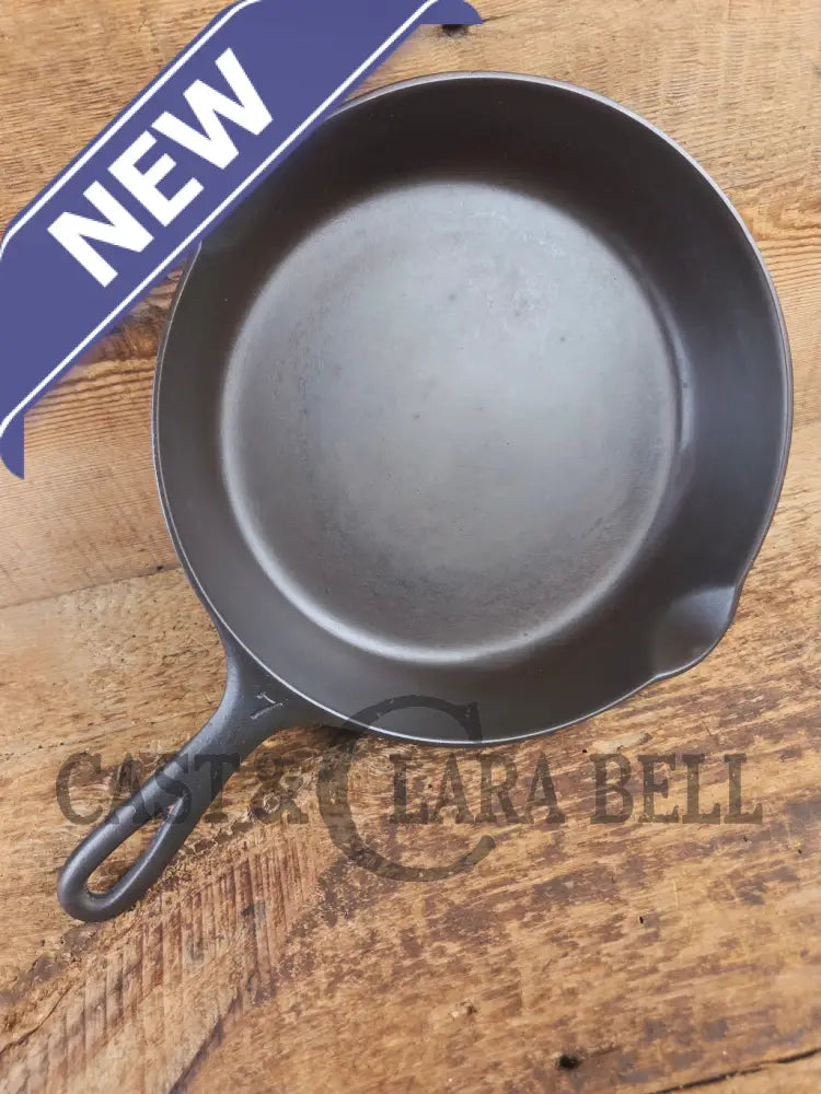 Griswold #7 Skillet with Large Block Logo and Smooth Bottom 701 D Flat Handle - Skillet