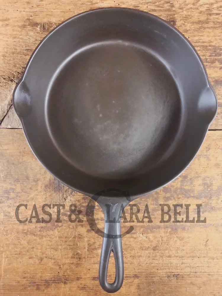 Griswold #7 Skillet with Large Block Logo and Smooth Bottom 701 D Flat Handle - Skillet