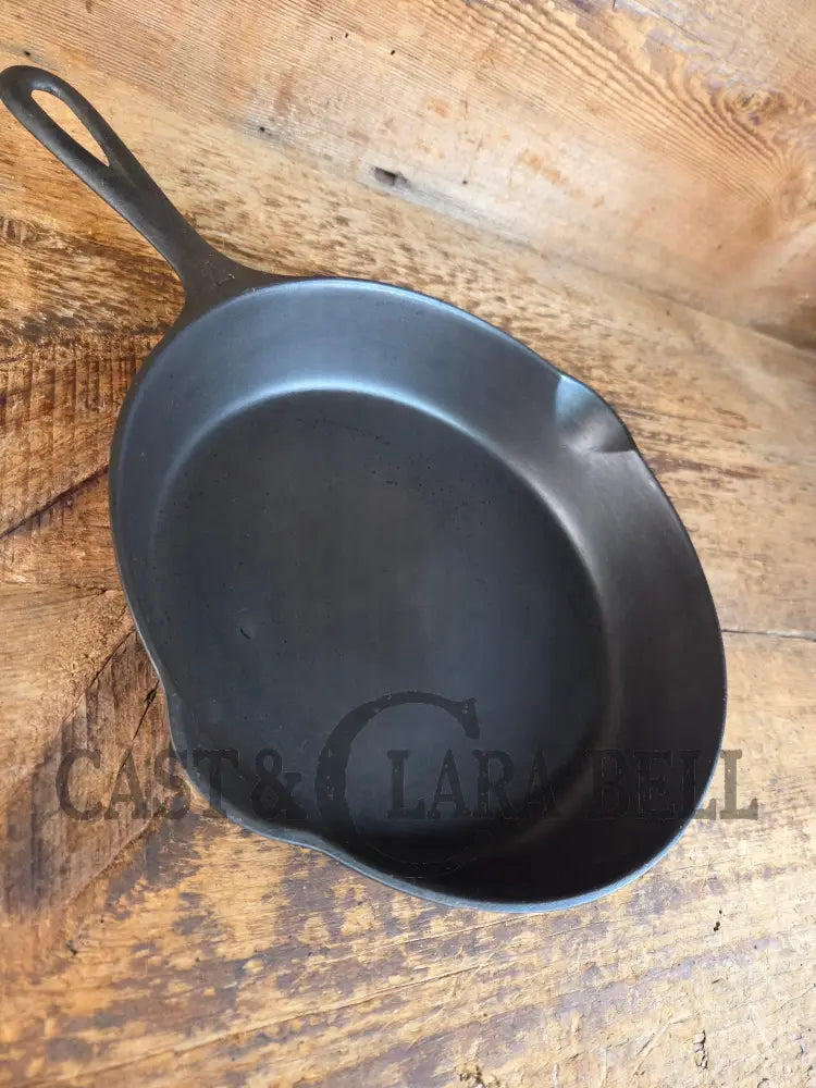 Griswold #7 Skillet with Large Block Logo and Smooth Bottom 701 D later handle - Skillet