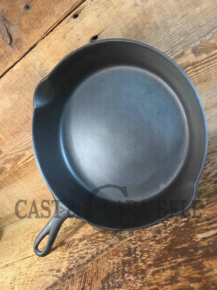 Griswold #7 Skillet with Large Block Logo and Smooth Bottom 701 D later handle - Skillet