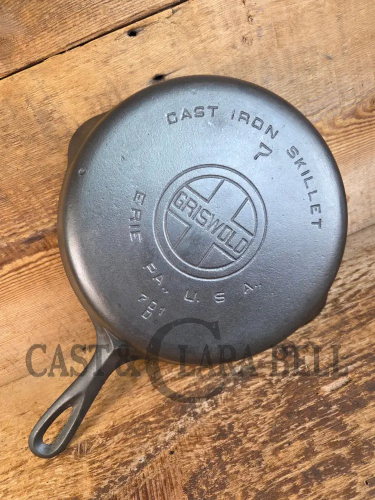 Griswold #7 Skillet with Large Block Logo and Smooth Bottom 701 D later handle - Skillet