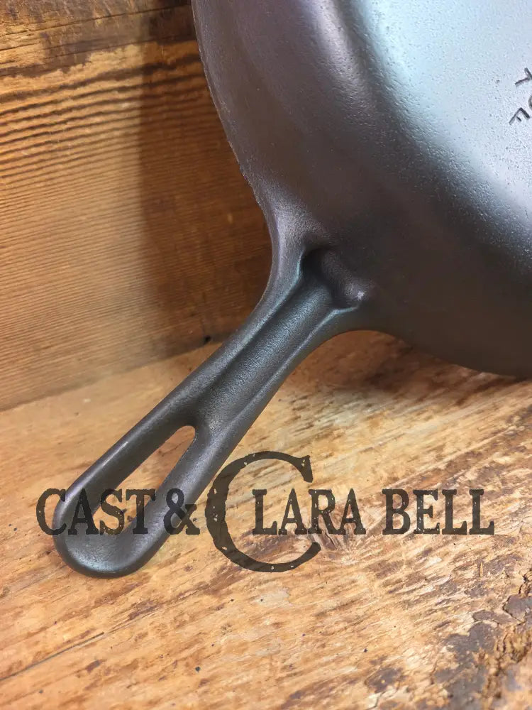 Griswold #8 Cast Iron Skillet Small Block Groove Handle 704 F Skillet