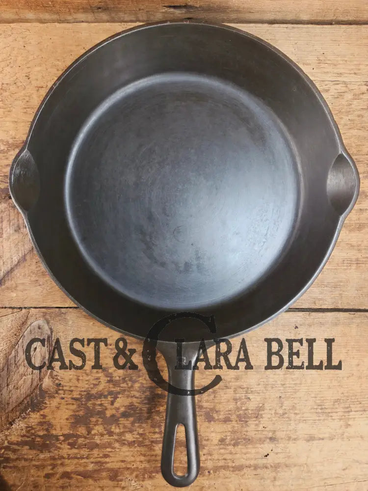 Griswold #8 Cast Iron Skillet Small Block Groove Handle 704 F Skillet