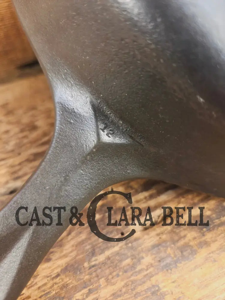 Griswold #8 Cast Iron Skillet Small Block Groove Handle 704 L Skillet