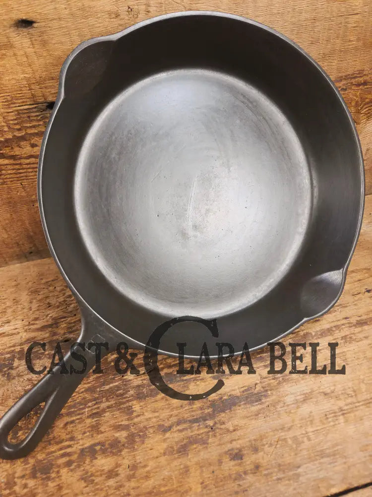 Griswold #8 Cast Iron Skillet Small Block Groove Handle 704 L Skillet