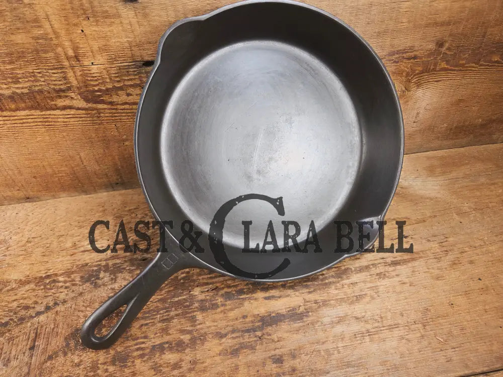 Griswold #8 Cast Iron Skillet Small Block Groove Handle 704 L Skillet