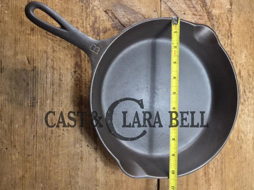 Griswold #8 Cast Iron Skillet with Large Block Logo and Smooth Bottom 704 Skillet