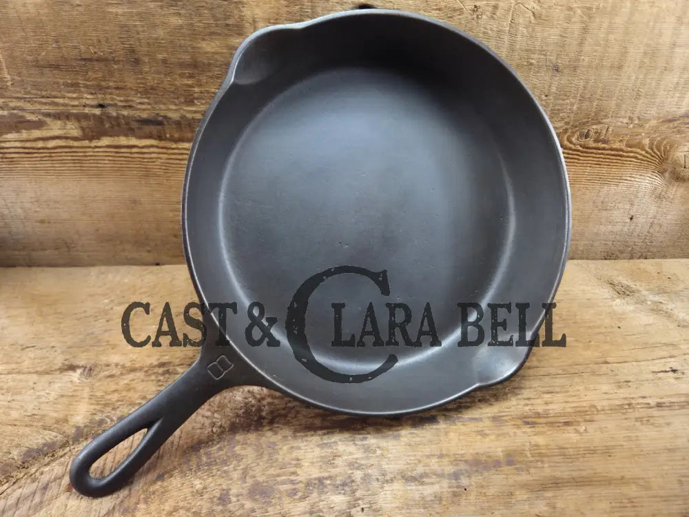 Griswold #8 Cast Iron Skillet with Large Block Logo and Smooth Bottom 704 Skillet