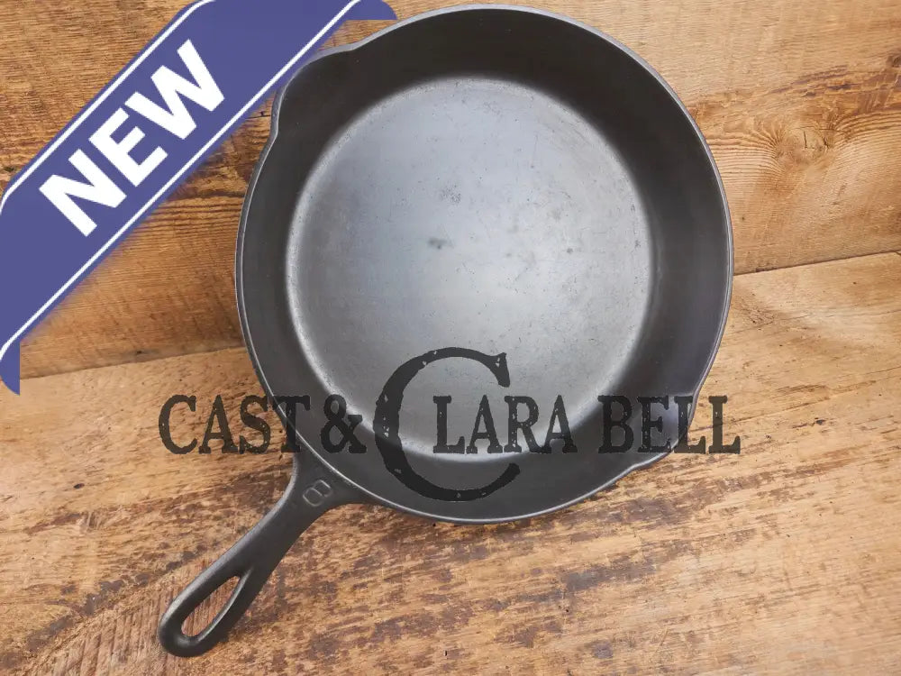 Griswold #8 Cast Iron Skillet with Large Block Logo and Smooth Bottom 704 V Skillet