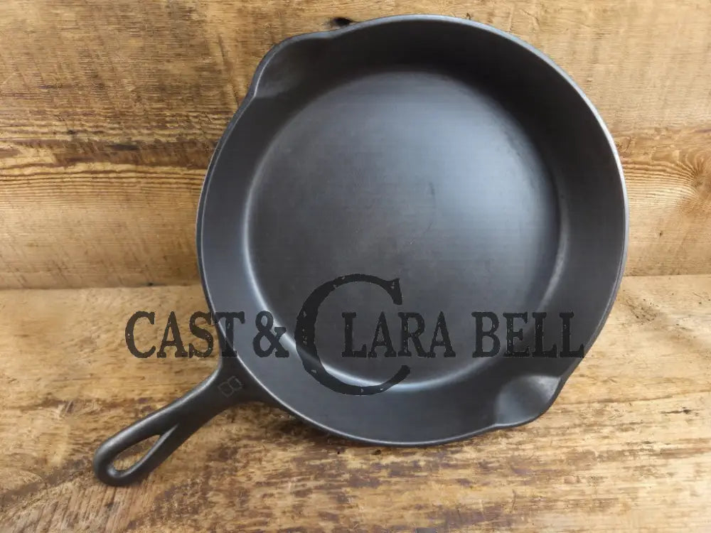 Griswold #8 Cast Iron Skillet with Large Block Logo and Smooth Bottom 704 V Skillet