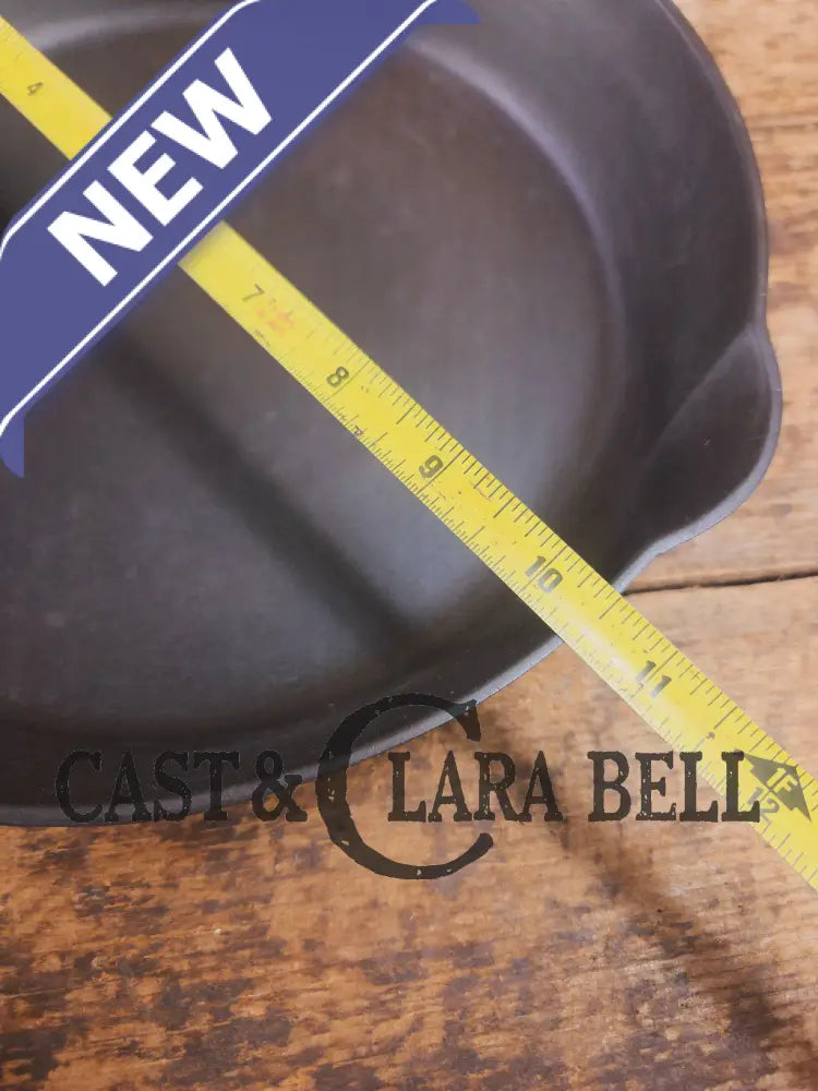 Griswold #8 Cast Iron Skillet with Large Block Logo and Smooth Bottom 704 V Skillet