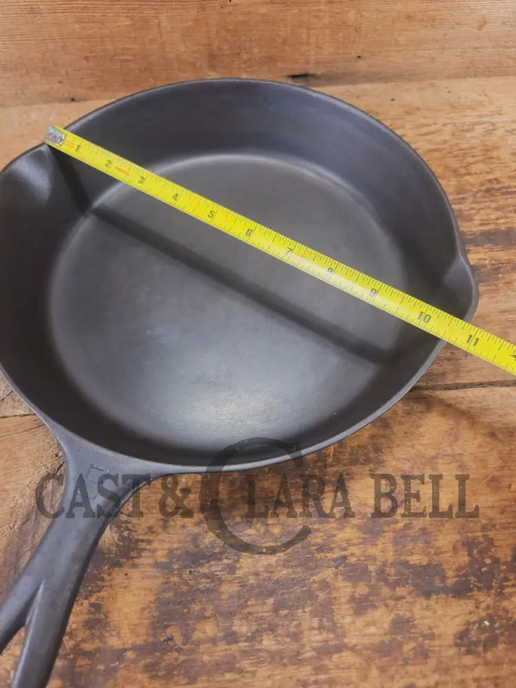 Griswold #8 Cast Iron Skillet with Large Block Logo and Smooth Bottom 704 V - Skillet