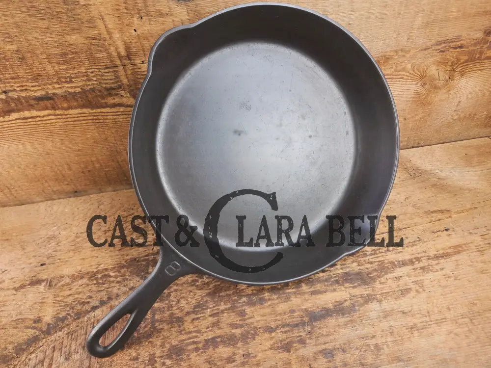 Griswold #8 Cast Iron Skillet with Large Block Logo and Smooth Bottom 704 V Skillet
