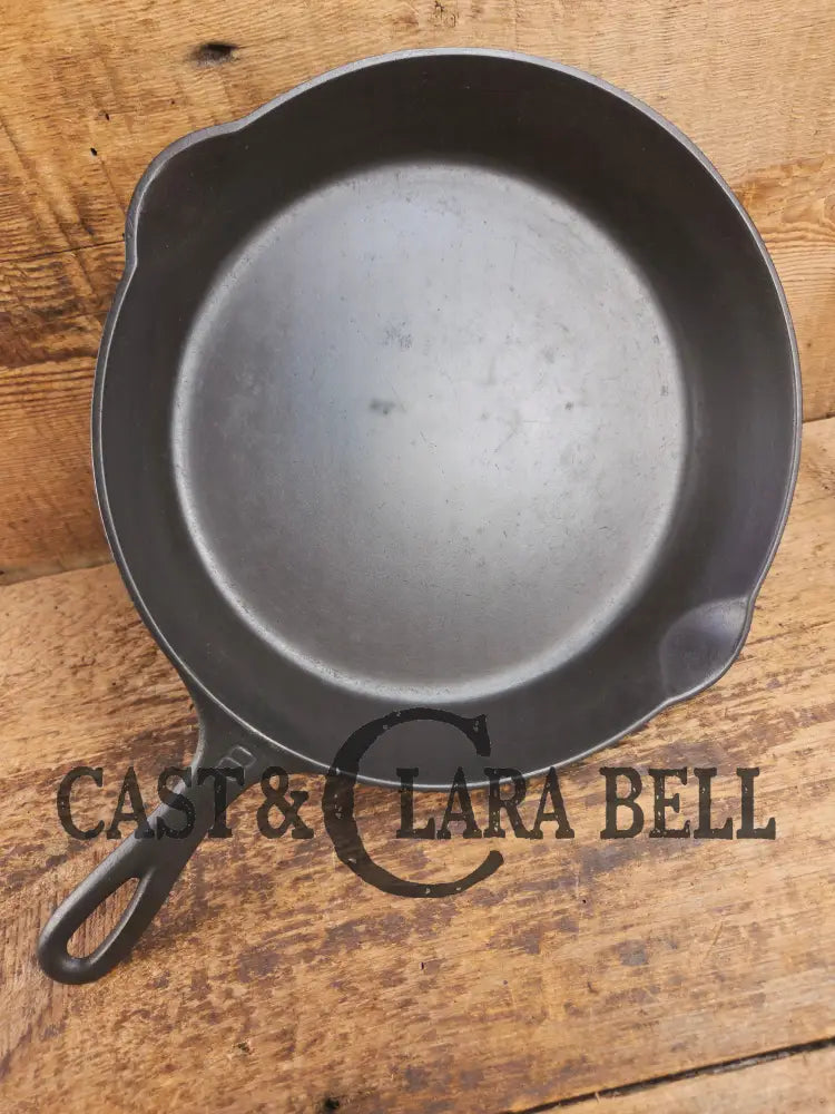 Griswold #8 Cast Iron Skillet with Large Block Logo and Smooth Bottom 704 V Skillet