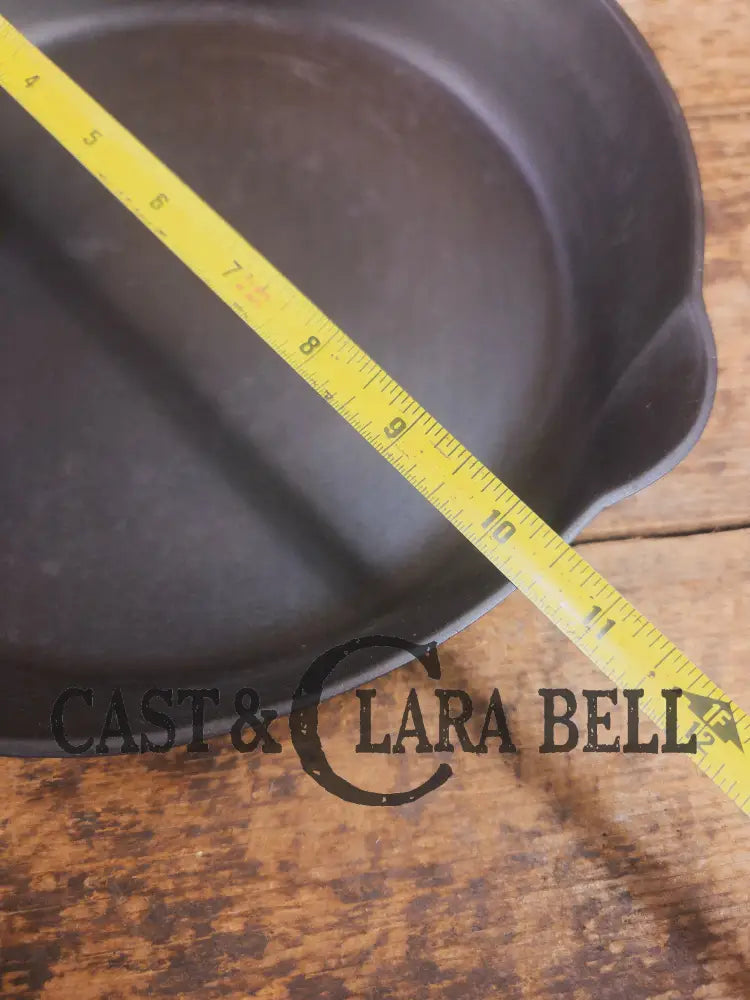 Griswold #8 Cast Iron Skillet with Large Block Logo and Smooth Bottom 704 V Skillet