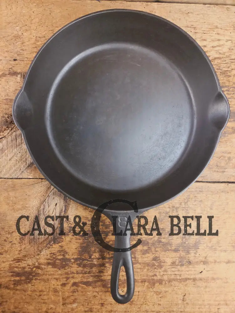 Griswold #8 Cast Iron Skillet with Large Block Logo and Smooth Bottom 704 V Skillet