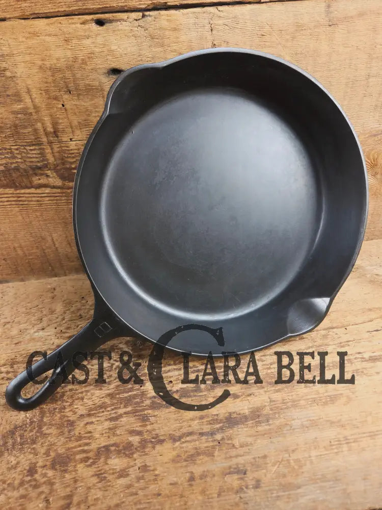 Griswold #8 Cast Iron Skillet with Large Block Logo and Smooth Bottom 704 Z Skillet