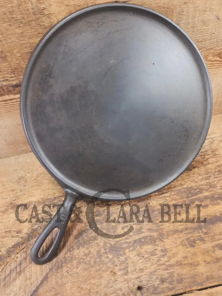 1930’s Griswold #9 Cast Iron Griddle Large Block logo ’Erie PA USA,’609’’. Awesome for pancakes and grilled cheese