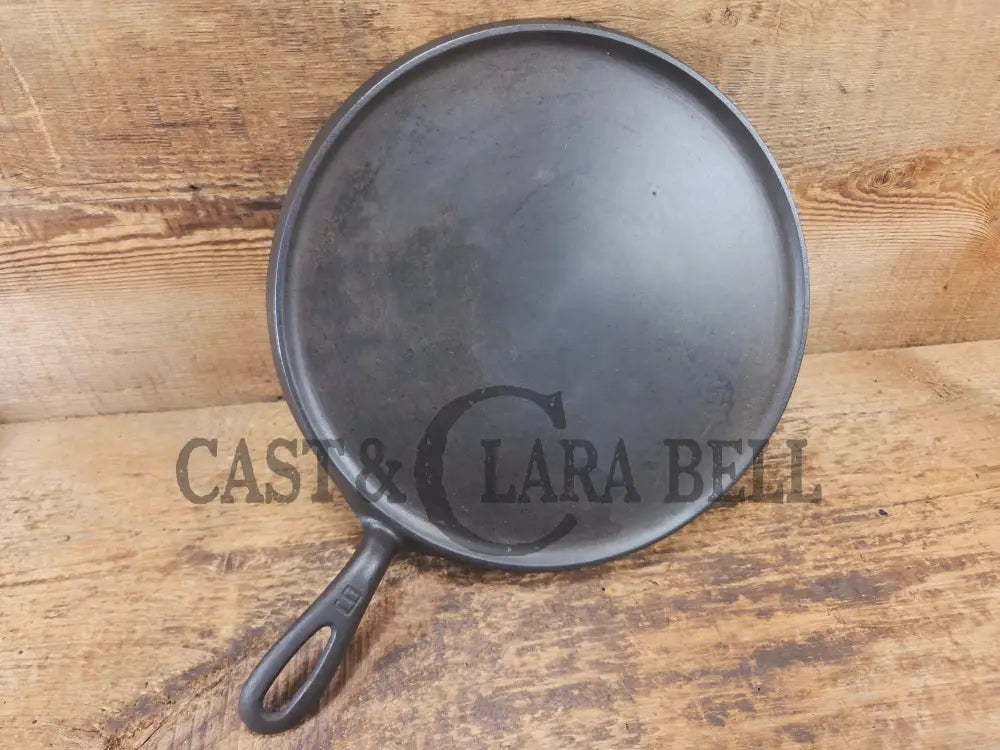 1930’s Griswold #9 Cast Iron Griddle Large Block logo ’Erie PA USA,’609’’. Awesome for pancakes and grilled cheese