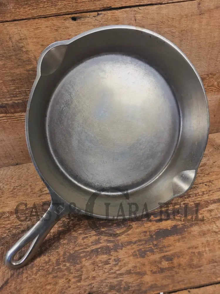 1930’s Griswold #9 Skillet with Large Block Logo Smooth Bottom and cool chrome finish! 710 C - Skillet