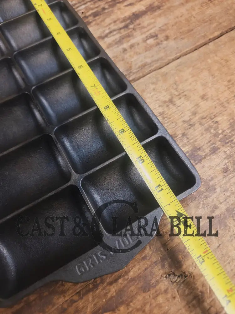 Griswold French Roll No. 11 Pan Erie PA USA 950 A. BEAUTIFUL condition and looks brand new! Perfect gift idea for the