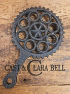 Griswold made ’Decorative Round’ large table trivet. #1902. Perfect everyday table trivet or gift! Dutch Ovens Trivets