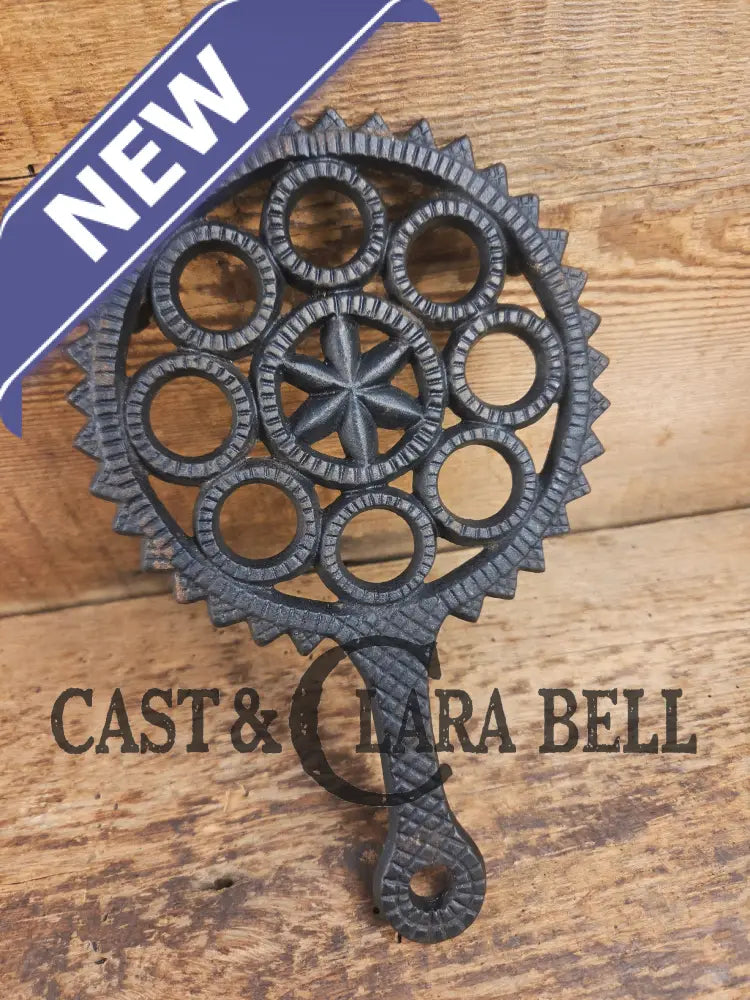 Griswold made ’Decorative Round’ large table trivet. #1902. Perfect everyday table trivet or gift! Dutch Ovens Trivets