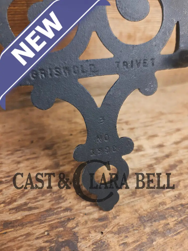 Griswold made ’Flat Iron Trivet’ large table trivet. #1725 perfect for your kitchen or dinner table! Dutch Ovens