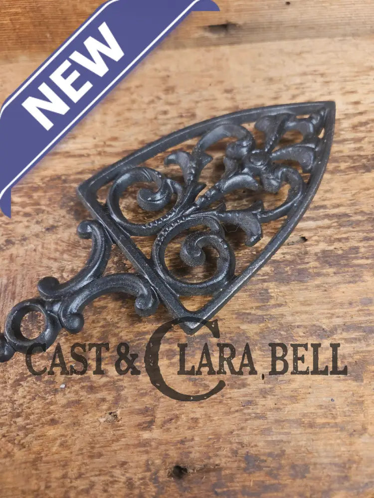 Griswold made ’Flat Iron Trivet’ large table trivet. #1725 perfect for your kitchen or dinner table! Dutch Ovens