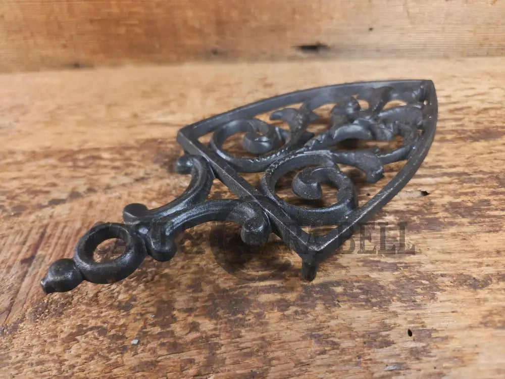 Griswold made ’Flat Iron Trivet’ large table trivet. #1725 perfect for your kitchen or dinner table! Dutch Ovens