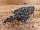 Griswold made ’Flat Iron Trivet’ large table trivet. #1725 perfect for your kitchen or dinner table! Dutch Ovens