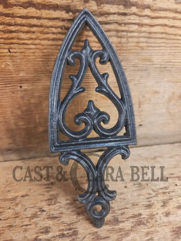 Griswold made ’Flat Iron Trivet’ small table trivet. #1733 very cool trinket! Dutch Ovens Trivets & Kettles