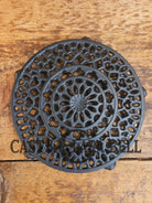 Griswold made ’Old Lace’ table trivet. #1739 perfect for your kitchen or dinner table! Very desirable piece! - Dutch