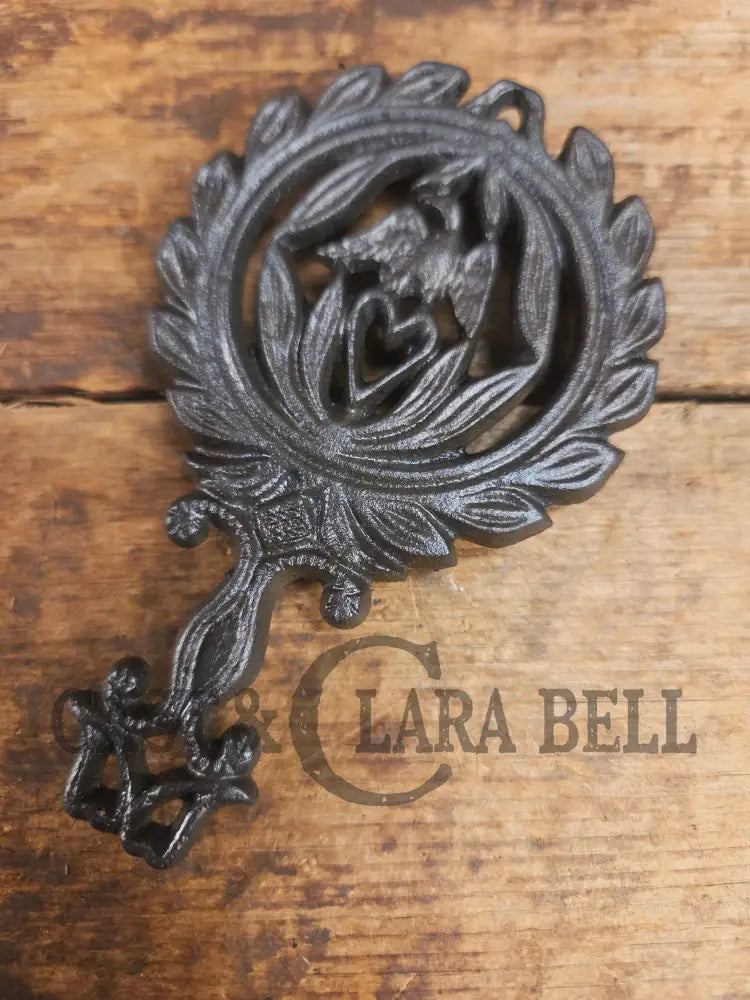 Griswold made small ’American Eagle’ table trivet. #1736 perfect for your kitchen or dinner table! Dutch Ovens Trivets